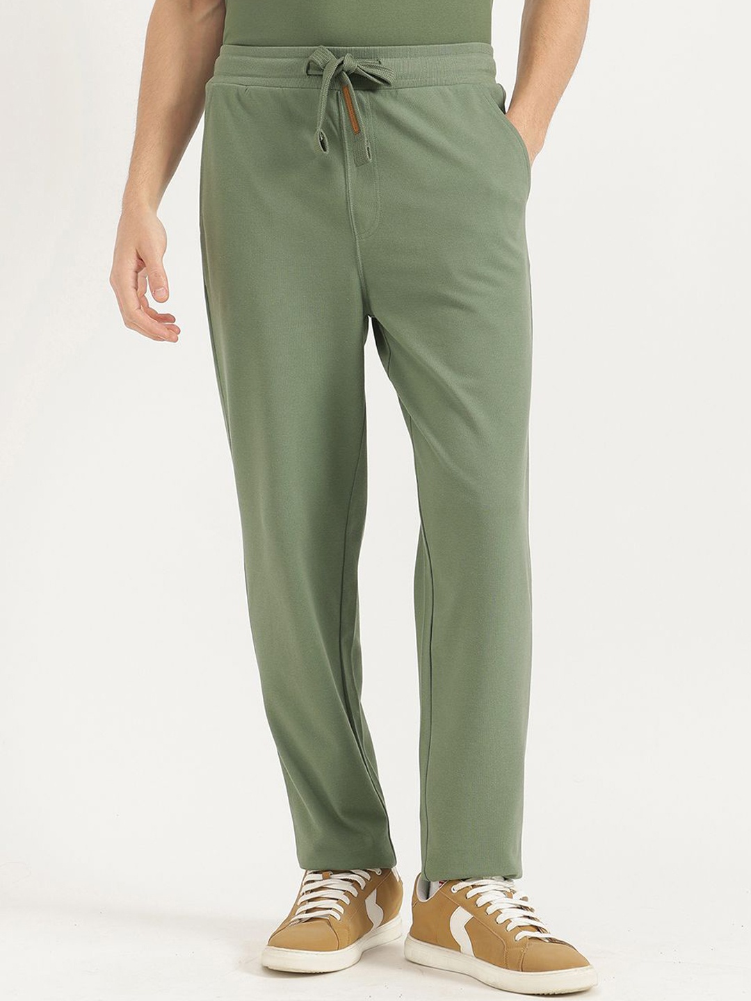 

United Colors of Benetton Men Cotton Relaxed Fit Regular Trousers, Green