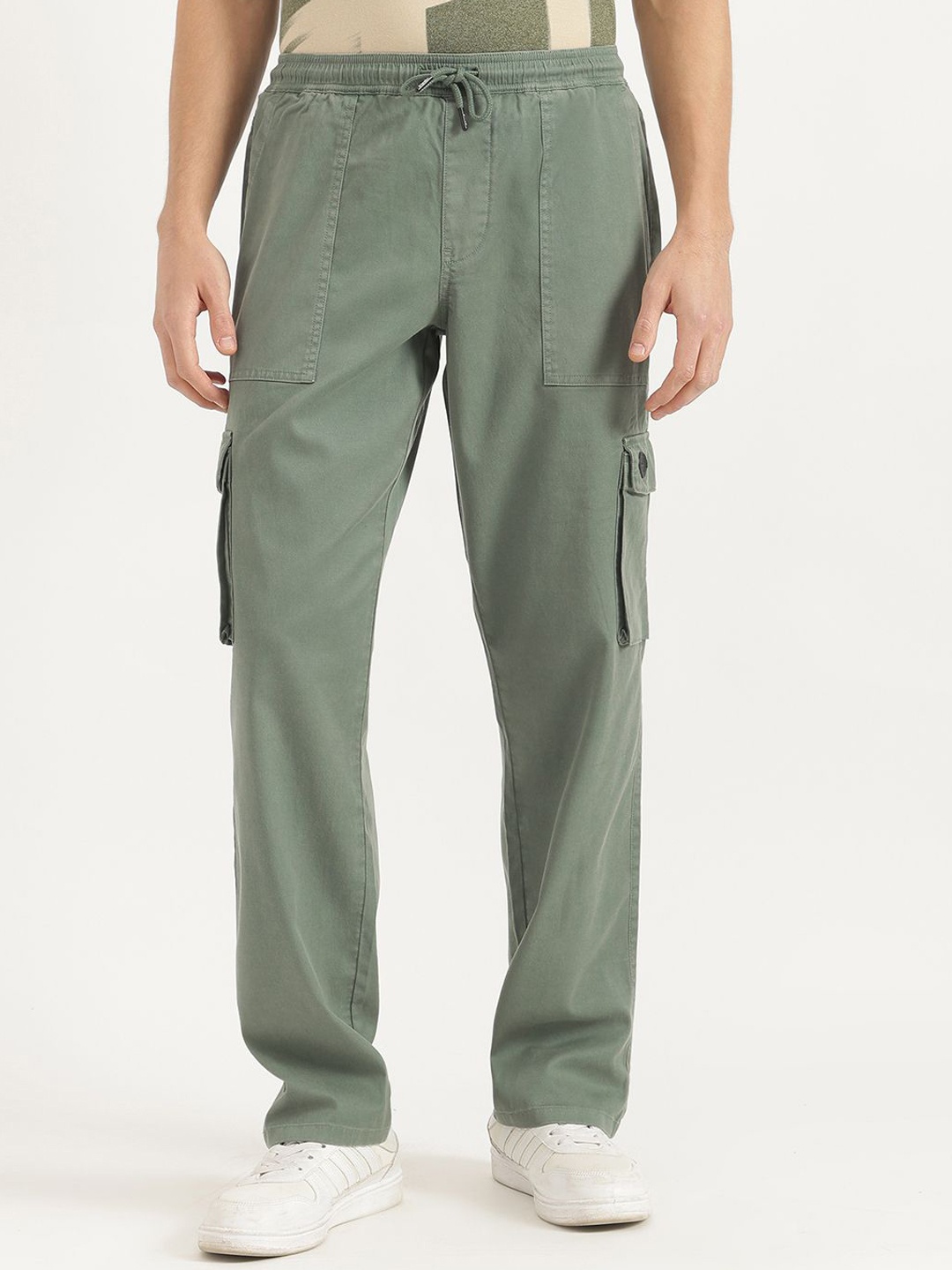 

United Colors of Benetton Men Relaxed Fit Mid-Rise Cargos, Green
