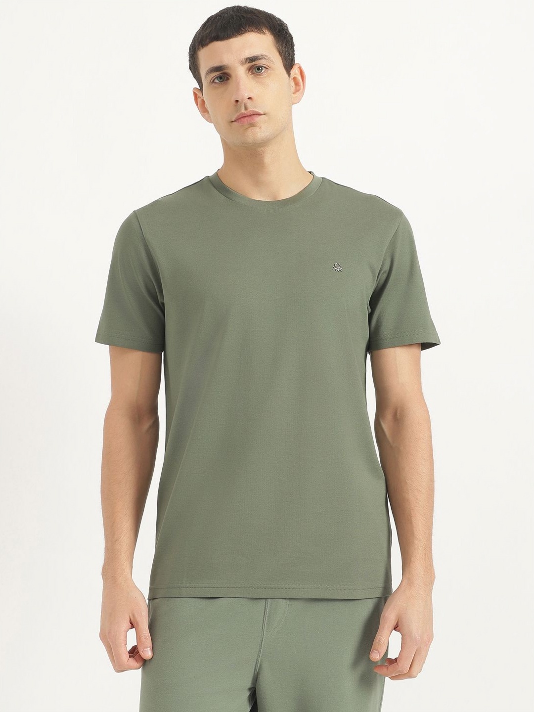 

United Colors of Benetton Men Solid Round Neck Pure Cotton T-shirt, Green