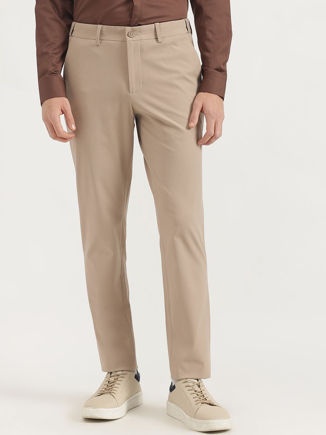 

United Colors of Benetton Men Slim Fit Mid-Rise Trousers, Khaki
