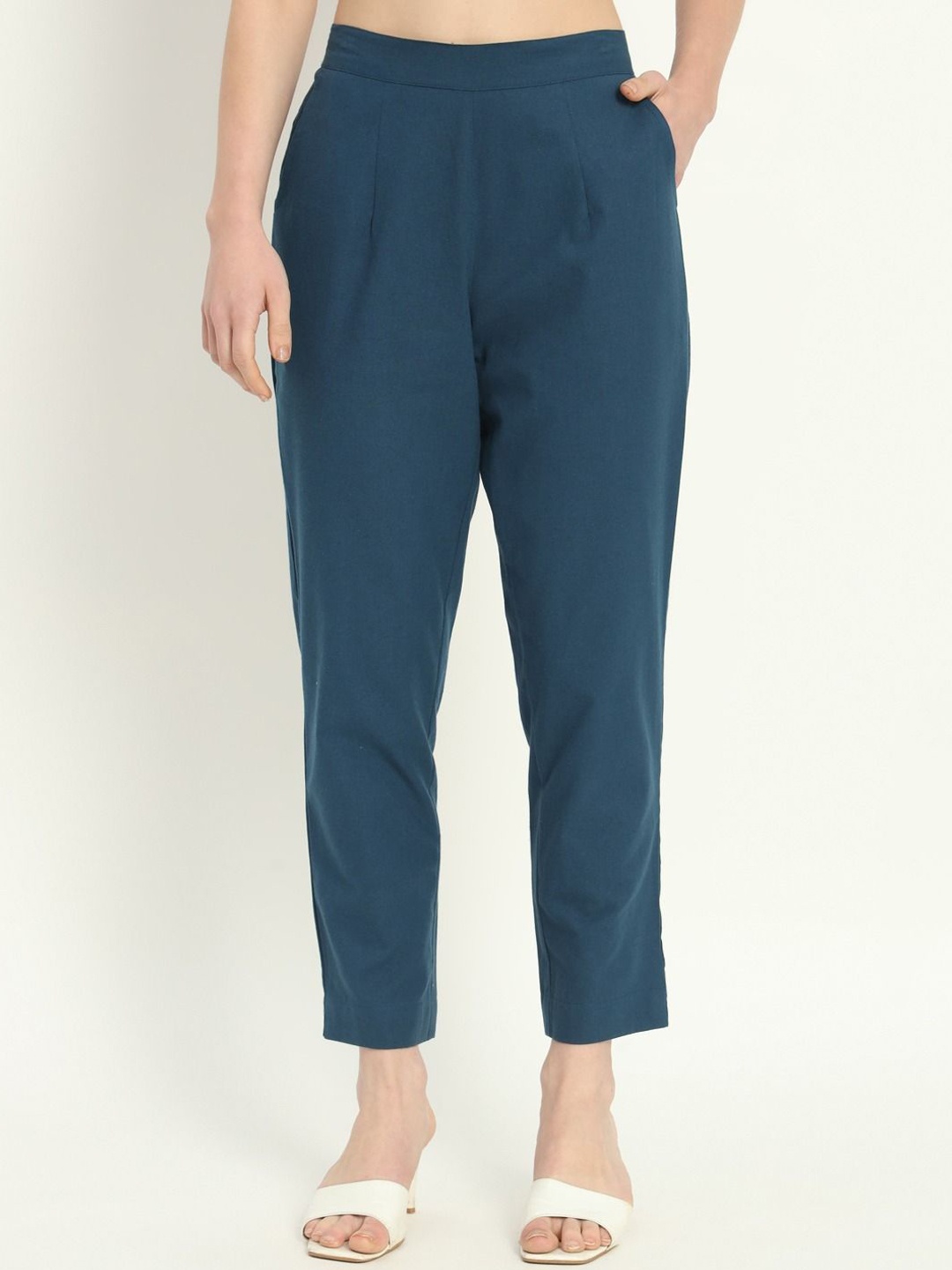 

SKYTICK Women Relaxed Fit Mid-Rise Cropped Trousers, Na