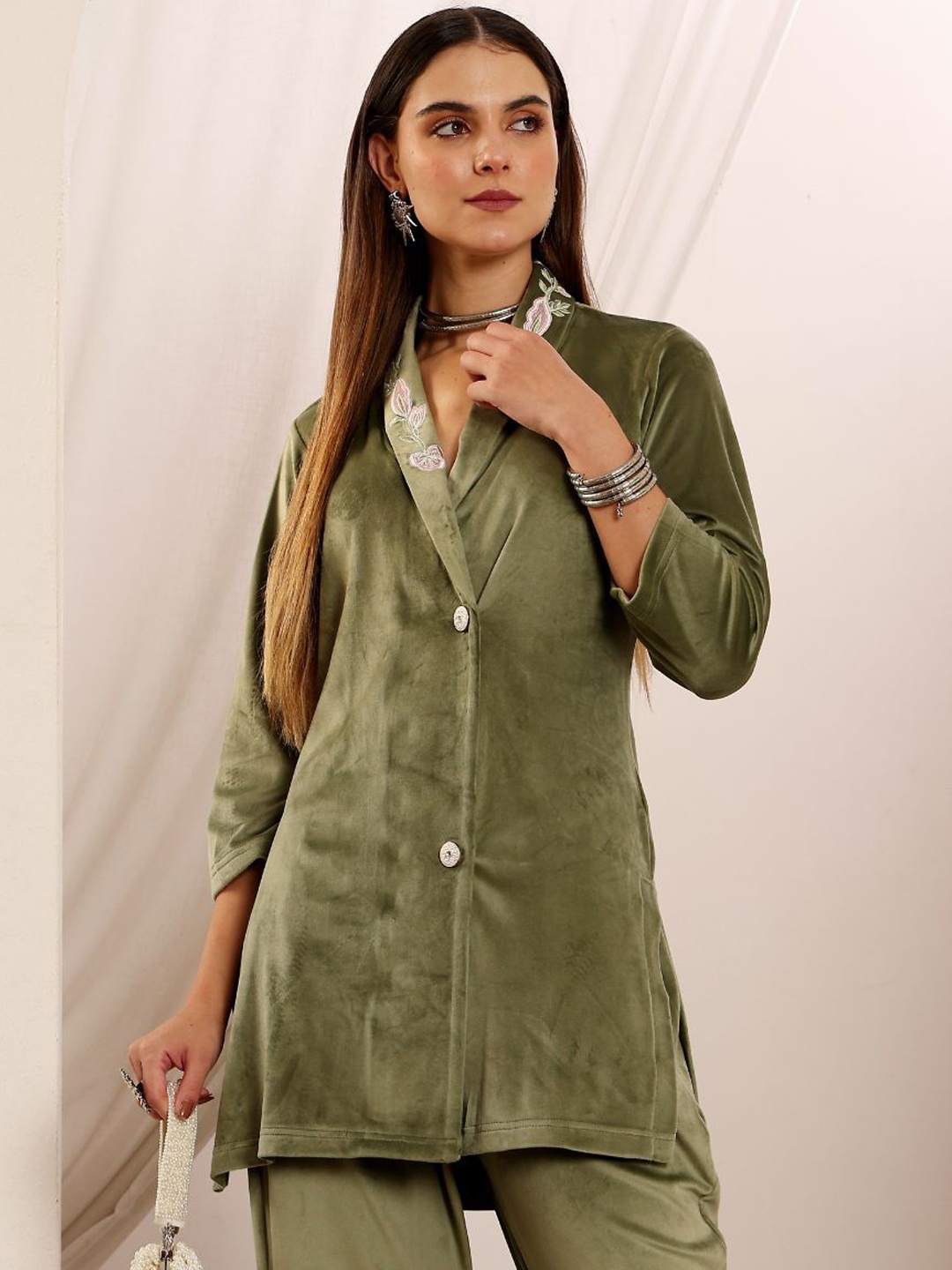 

Lative Colours of Fashion Floral Embroidered Shawl Collar Velvet Shirt And Trousers, Sea green