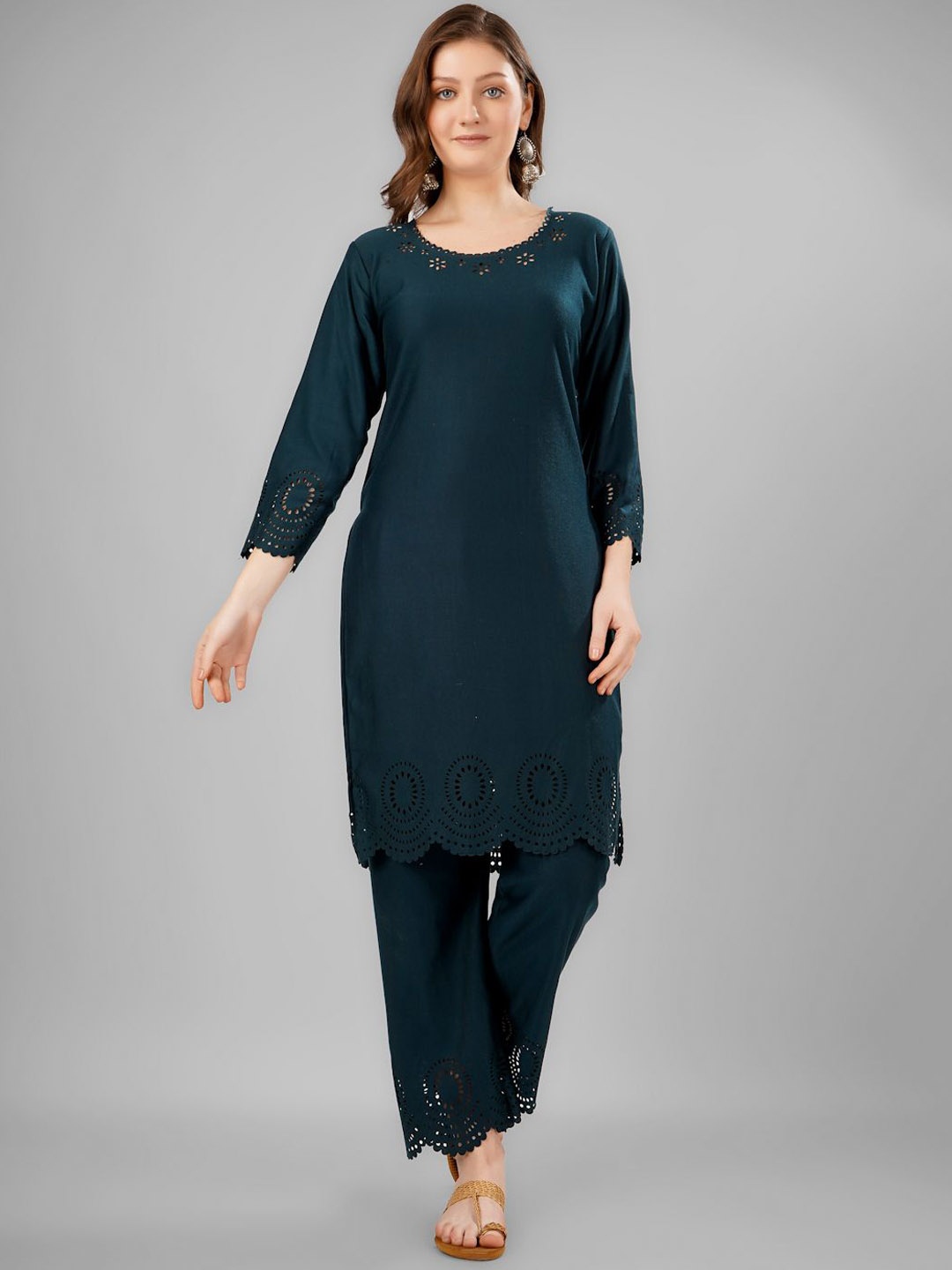 

Zamzamlibas Self Design Pure Wool Straight Kurta With Trouser, Green