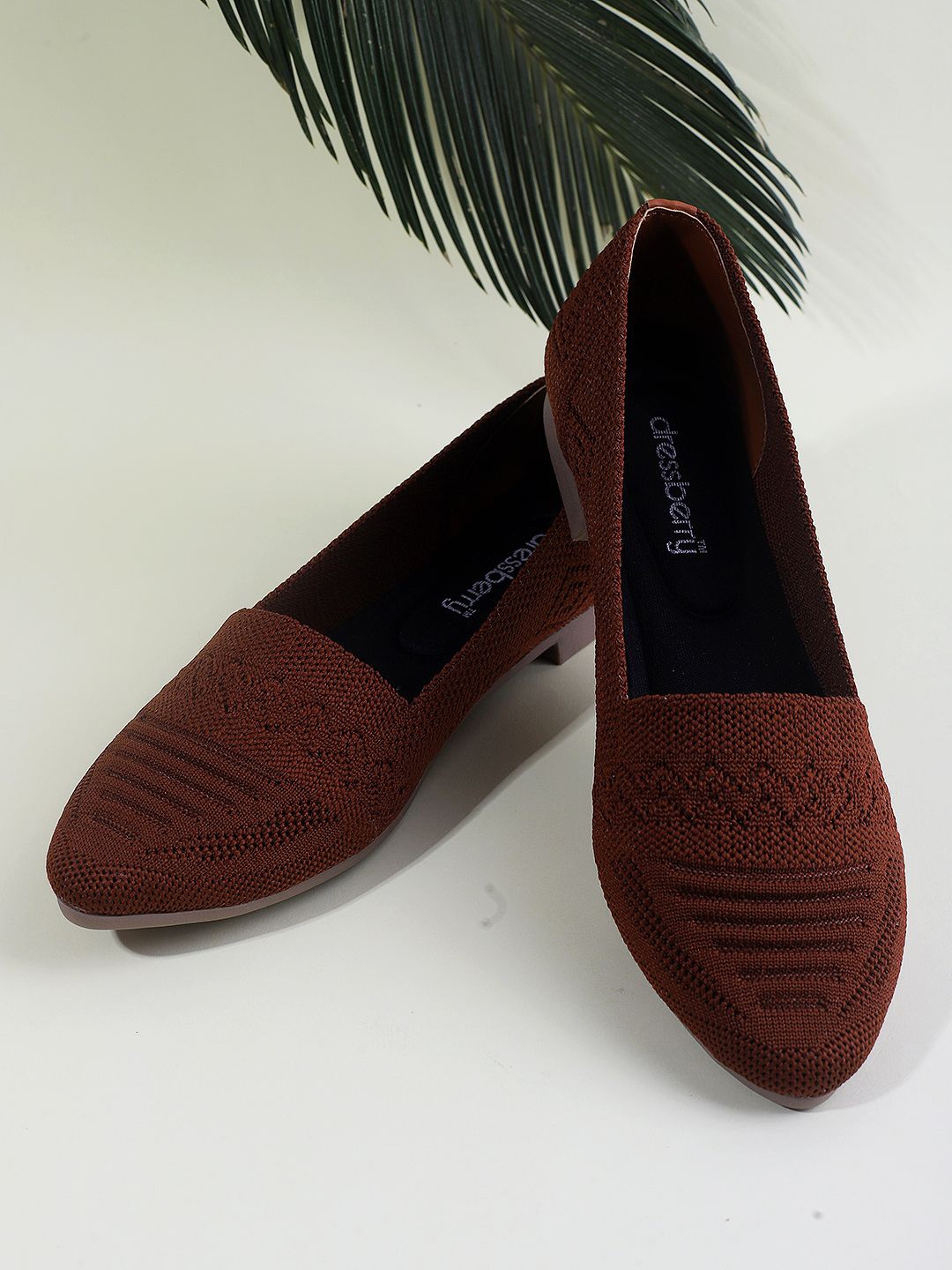 

DressBerry Women Woven Design Knitted Ballerinas, Brown