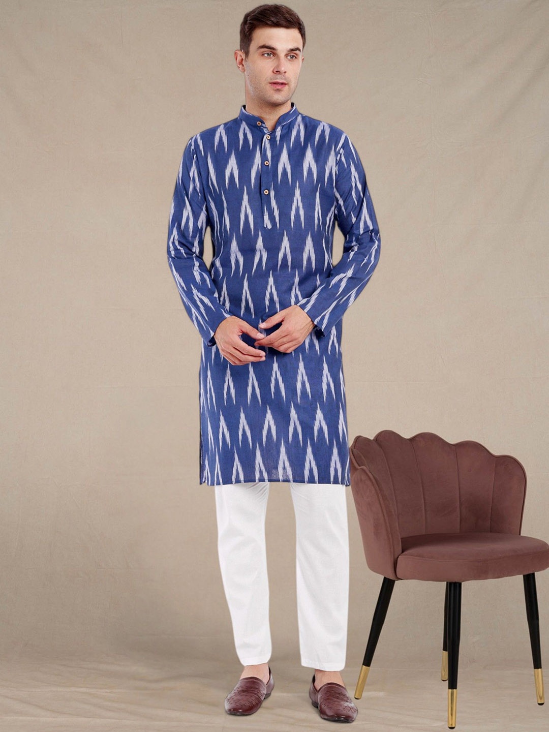 

Moda Rapido Geometric Printed Band Collar Straight Pure Cotton Kurta With Pyjamas, Navy blue
