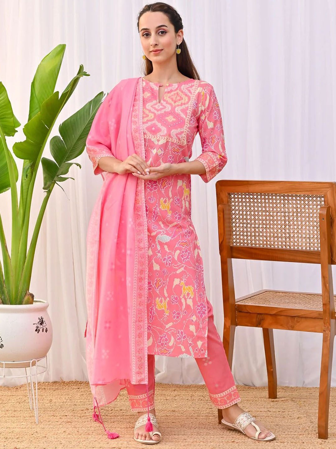 

KALINI Floral Printed Keyhole Neck Straight Kurta With Trousers & Dupatta, Pink