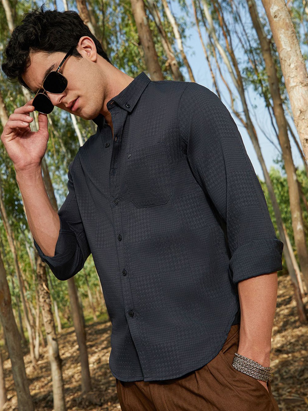 

Campus Sutra Men Comfort Fit Button-Down Collar Solid Casual Shirt, Black