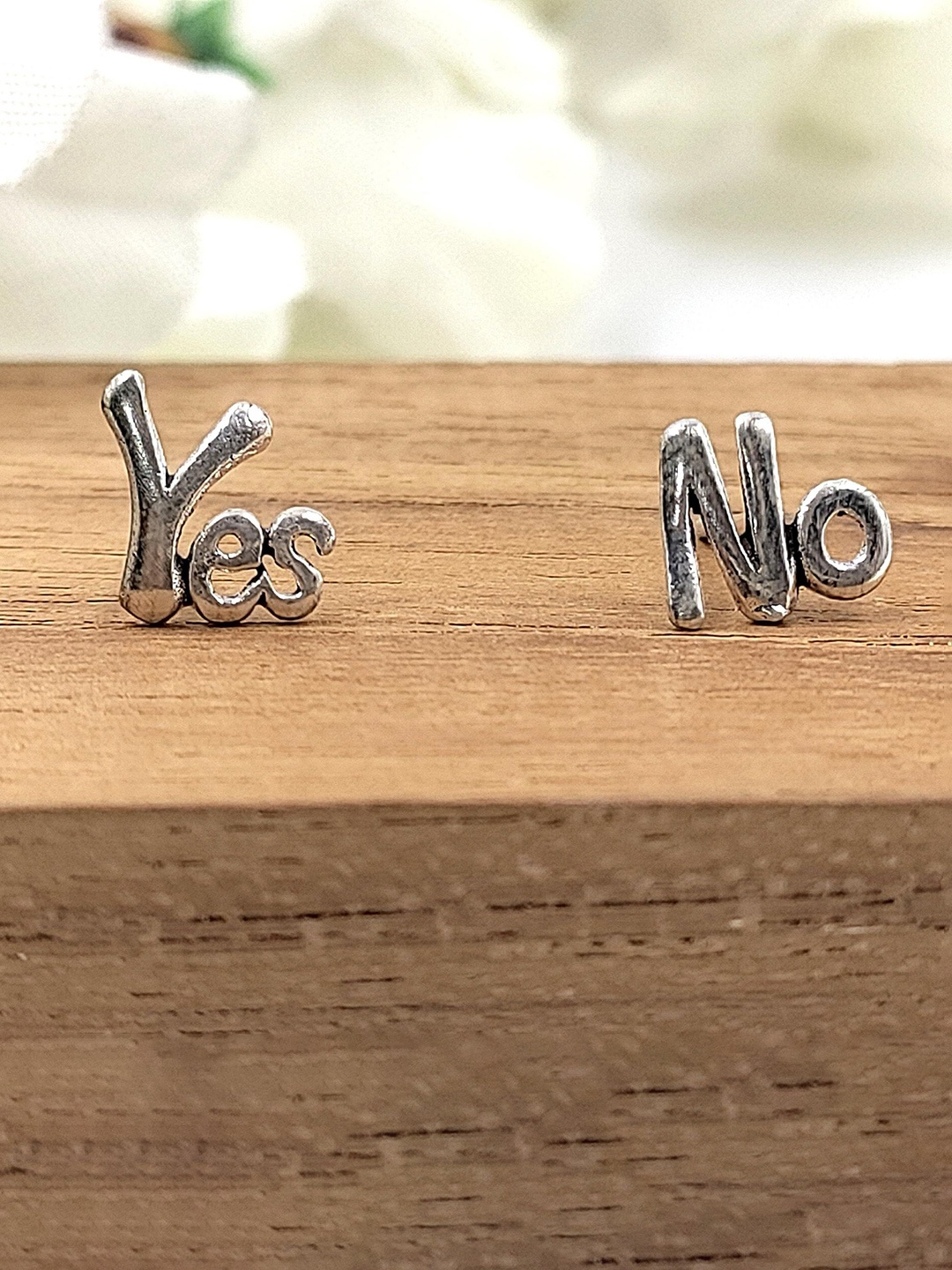 

AMONROO 925 Sterling Silver Rhodium-Plated Quirky Studs