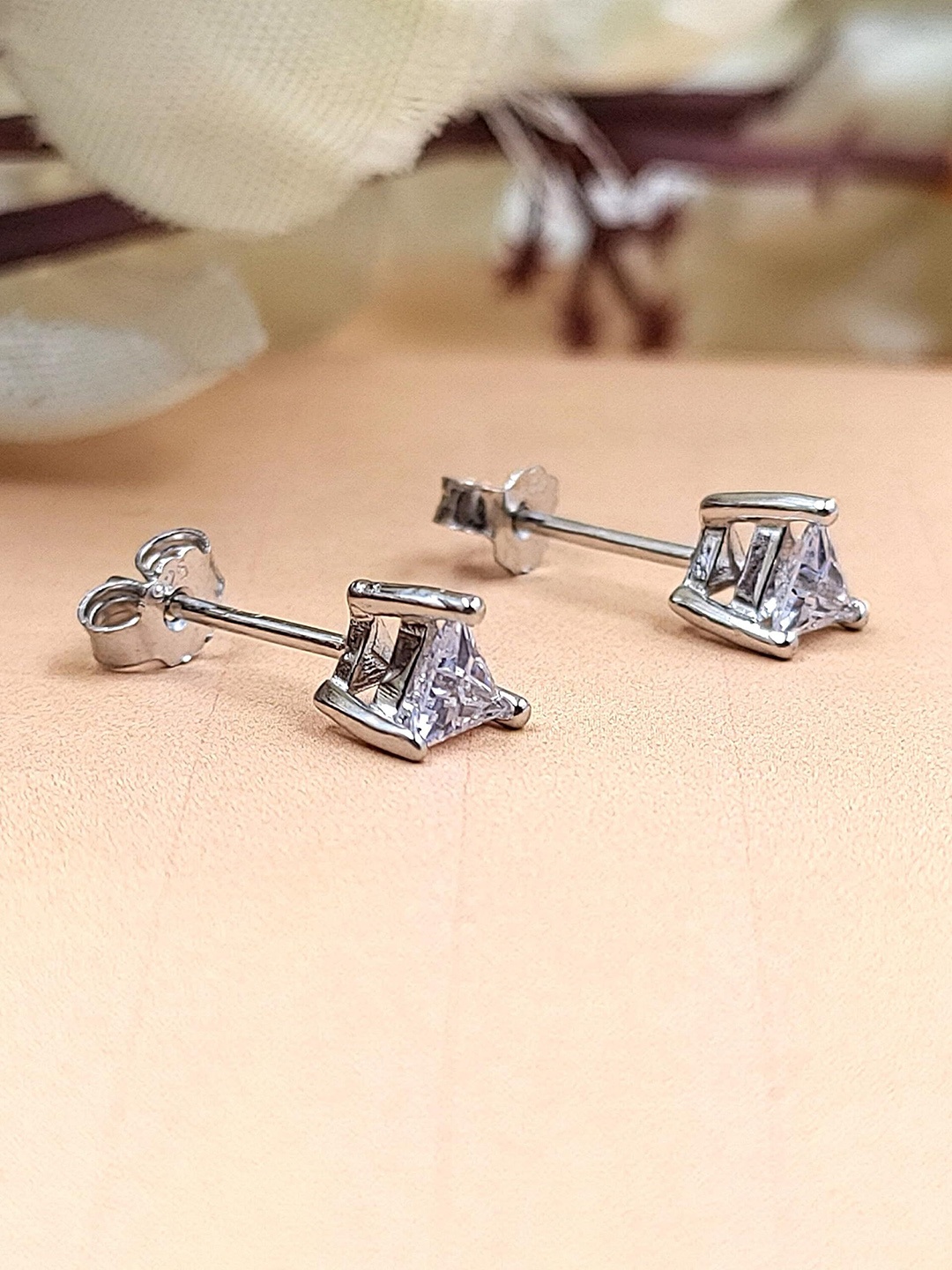 

AMONROO 925 Sterling Silver Rhodium-Plated Cubic Zirconia Studded Triangular Studs