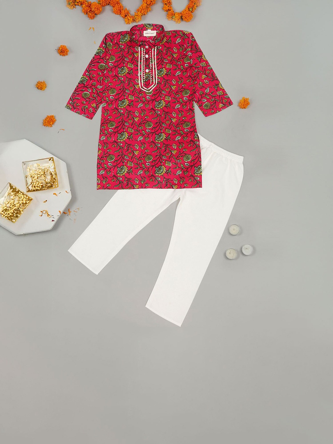 

LITTLE GINNIE Boys Floral Printed Mandarin Collar Pure Cotton Straight Kurta With Pyjamas, Red