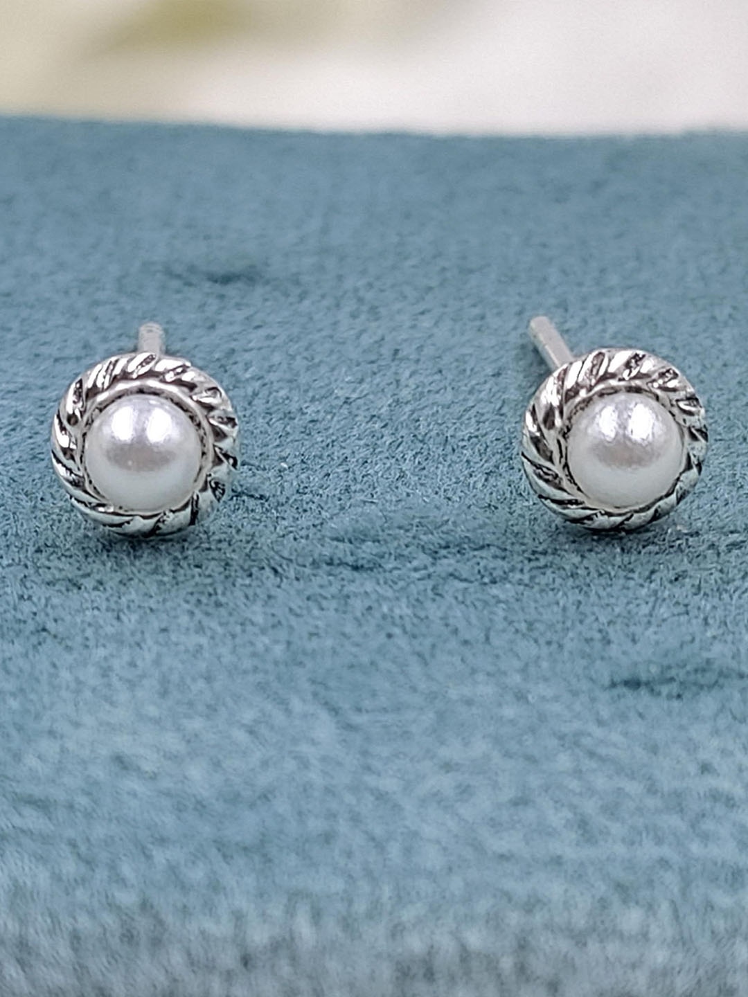 

AMONROO 925 Sterling Silver Rhodium-Plated Pearls Studded Circular Oxidised Studs