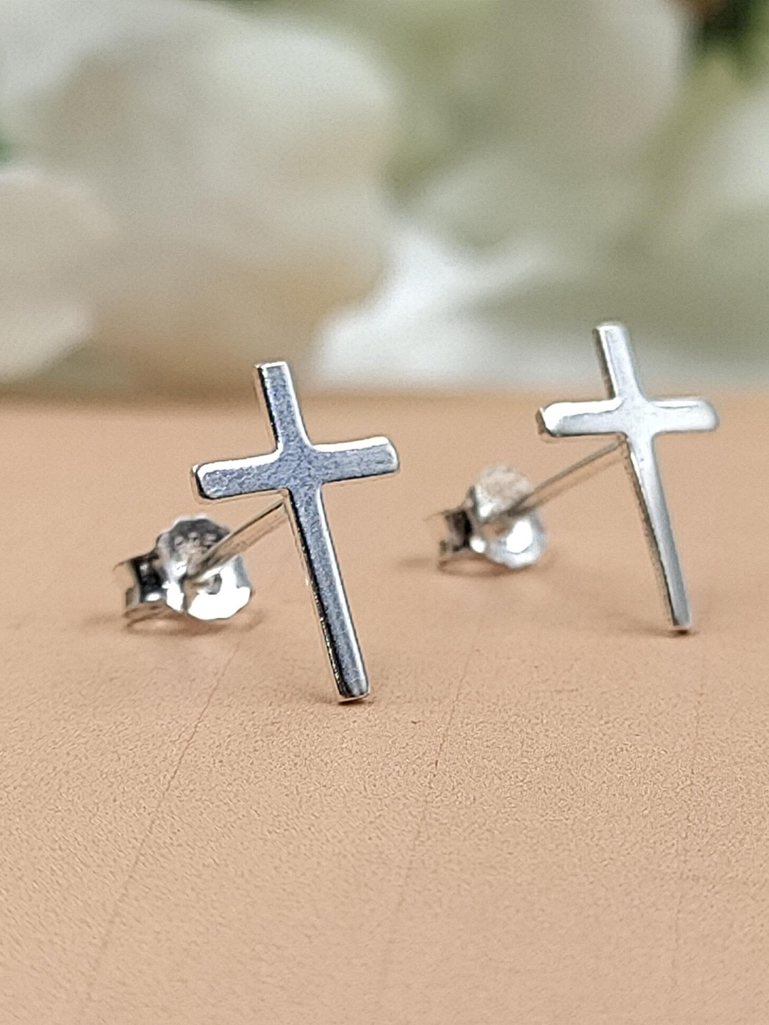 

AMONROO Unisex 925 Sterling Silver Rhodium-Plated Classic Studs