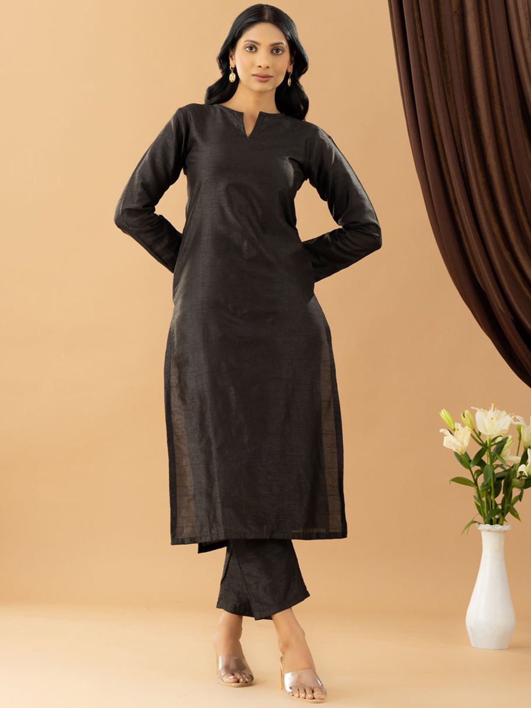 

HANDIKART Notch-Neck Straight Kurta With Trouser, Black