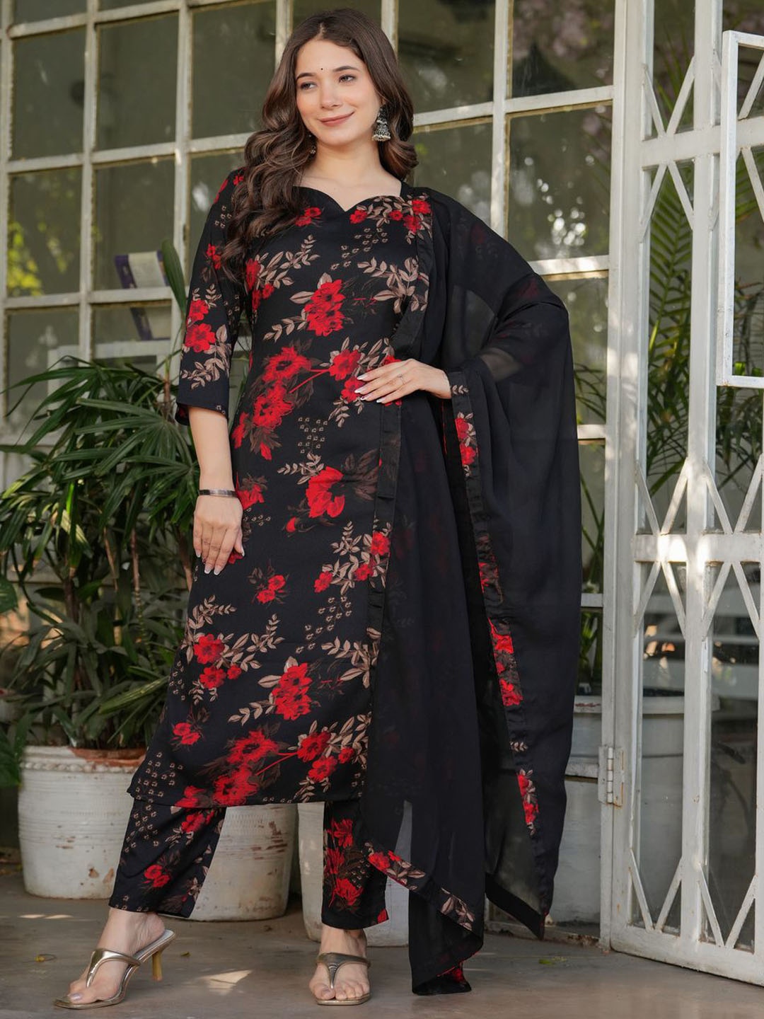 

KALINI Floral Printed Sweetheart Neck Straight Kurta With Trouser & Dupatta, Black