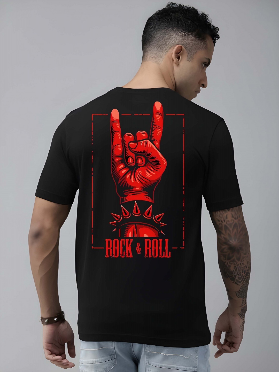 

BOWLIFESTYLE Men Graphic Printed Round Neck Pure Cotton T-shirt, Black