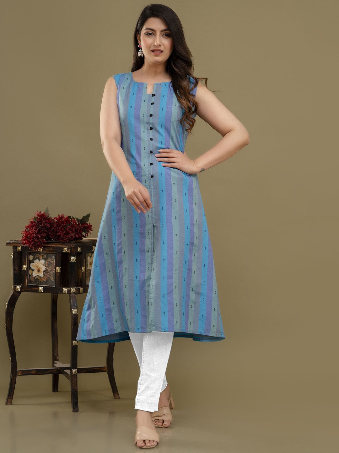 

Lerkiza Geometric Printed Notch Neck Sleeveless Pure Cotton A-Line Kurta, Blue