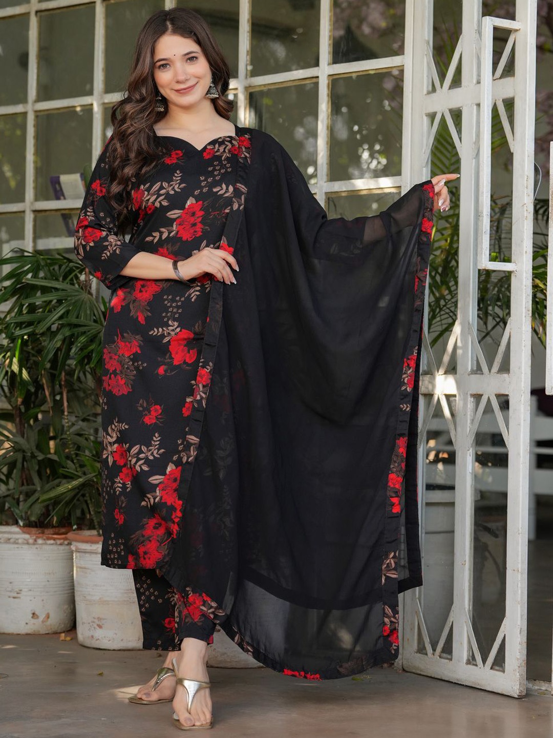 

KALINI Floral Printed Sweetheart Neck Straight Kurta With Trousers And Dupatta, Black