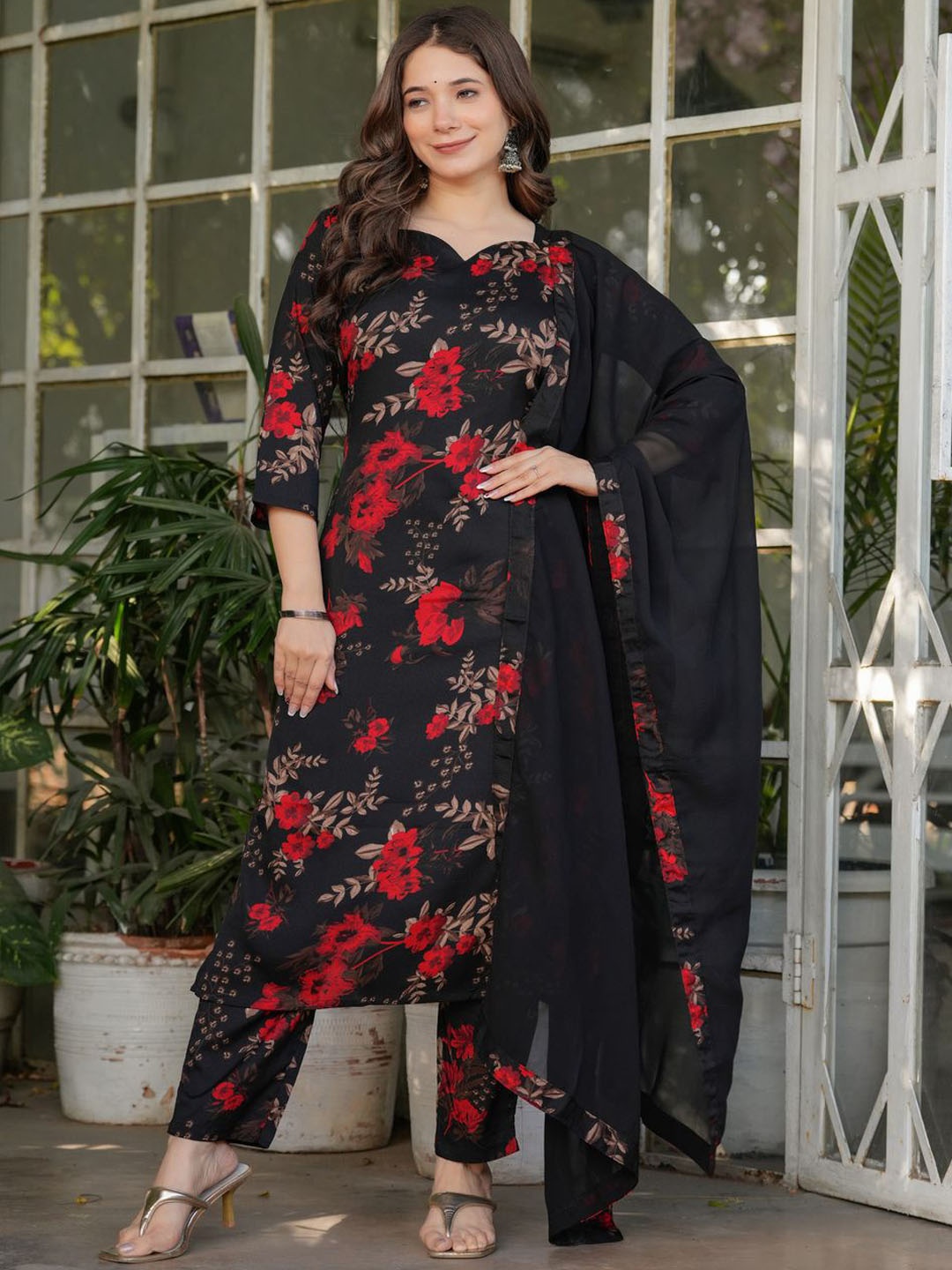 

KALINI Floral Printed Sweetheart Neck Straight Kurta With Trouser & Dupatta, Black