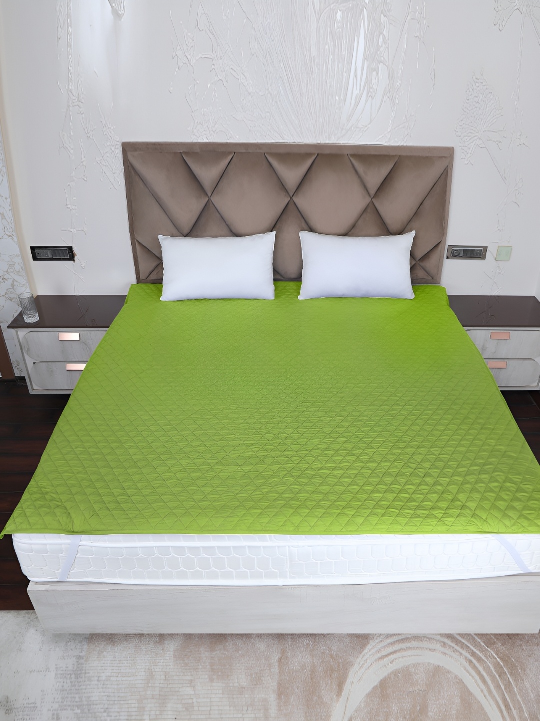 

AJISH Green Quilted Waterproof Queen Size Mattress Protector