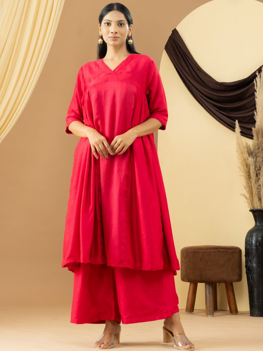 

HANDIKART Empire V-Neck A-Line Kurta With Palazzo, Red