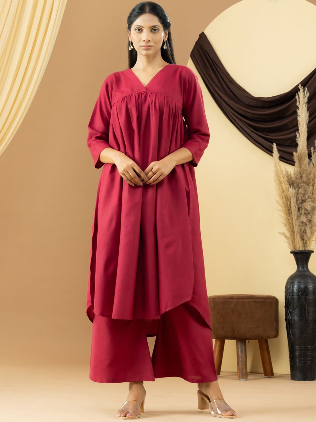 

HANDIKART Empire V-Neck A-Line Kurta With Palazzo, Red
