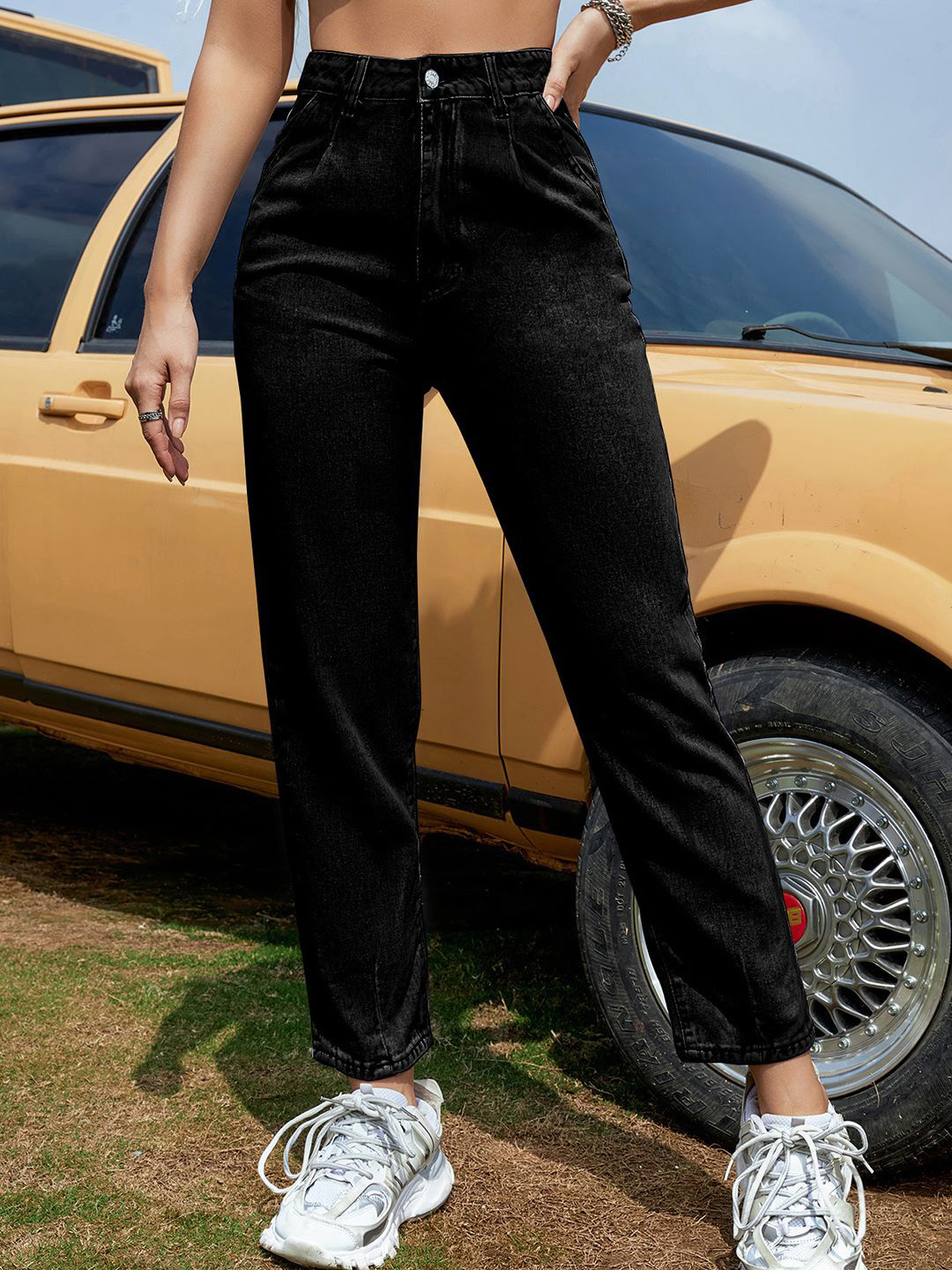 

StyleCast Women Straight Fit Light Fade Jeans, Black