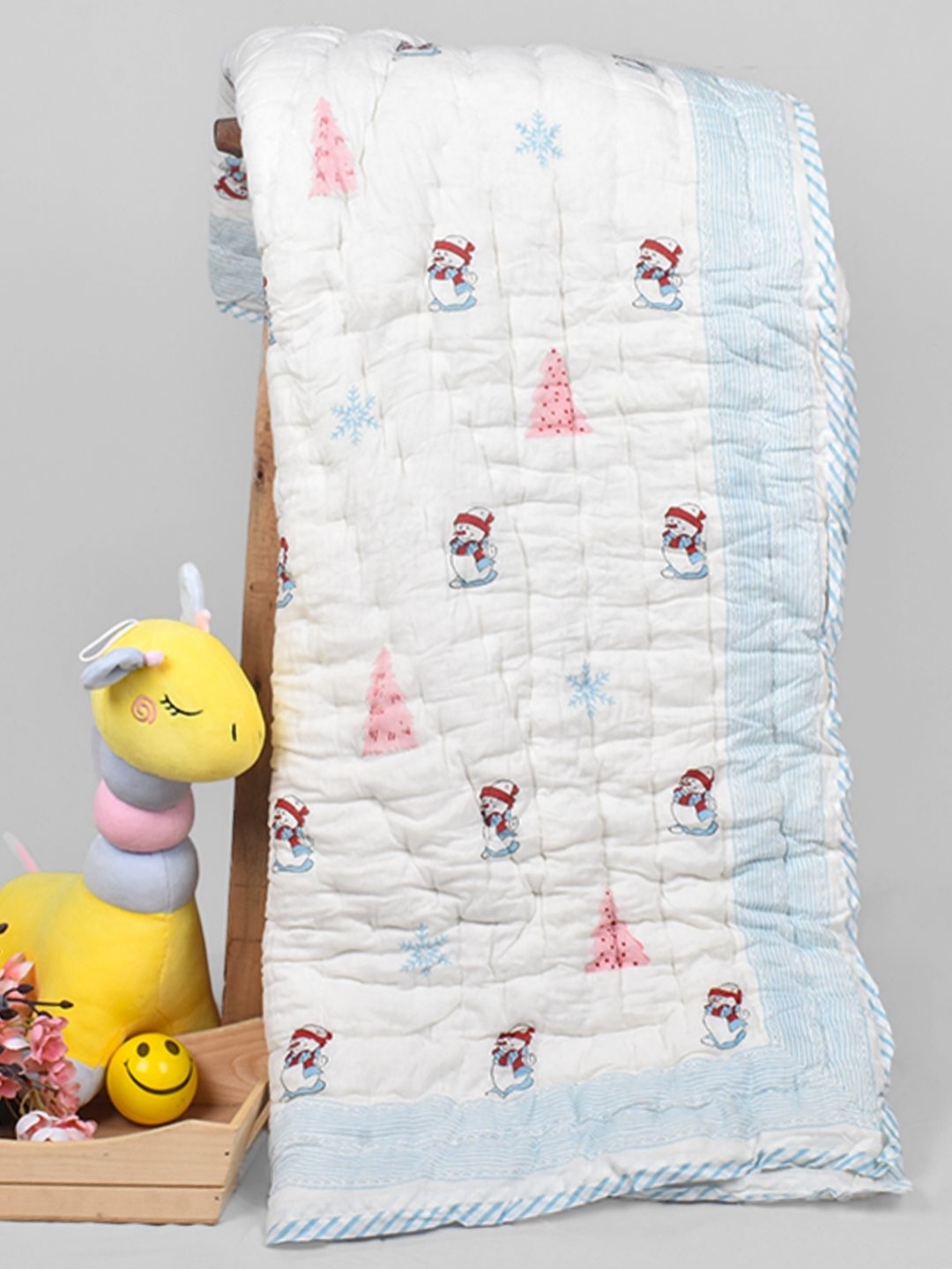 

Moms Home White & Blue Floral Heavy Winter 500 GSM Cotton Double Bed Quilt