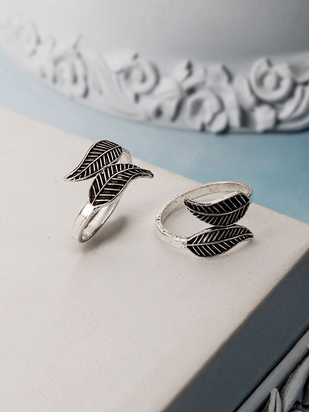 

SARAF SILVERETZ 925 Sterling Silver-Plated Oxidised Leafy Minimal Toe Ring