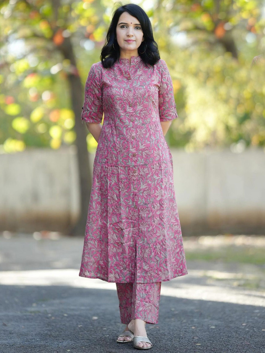 

Anni Designer Floral Printed Mandarin Collar Straight Kurta With Trousers, Pink