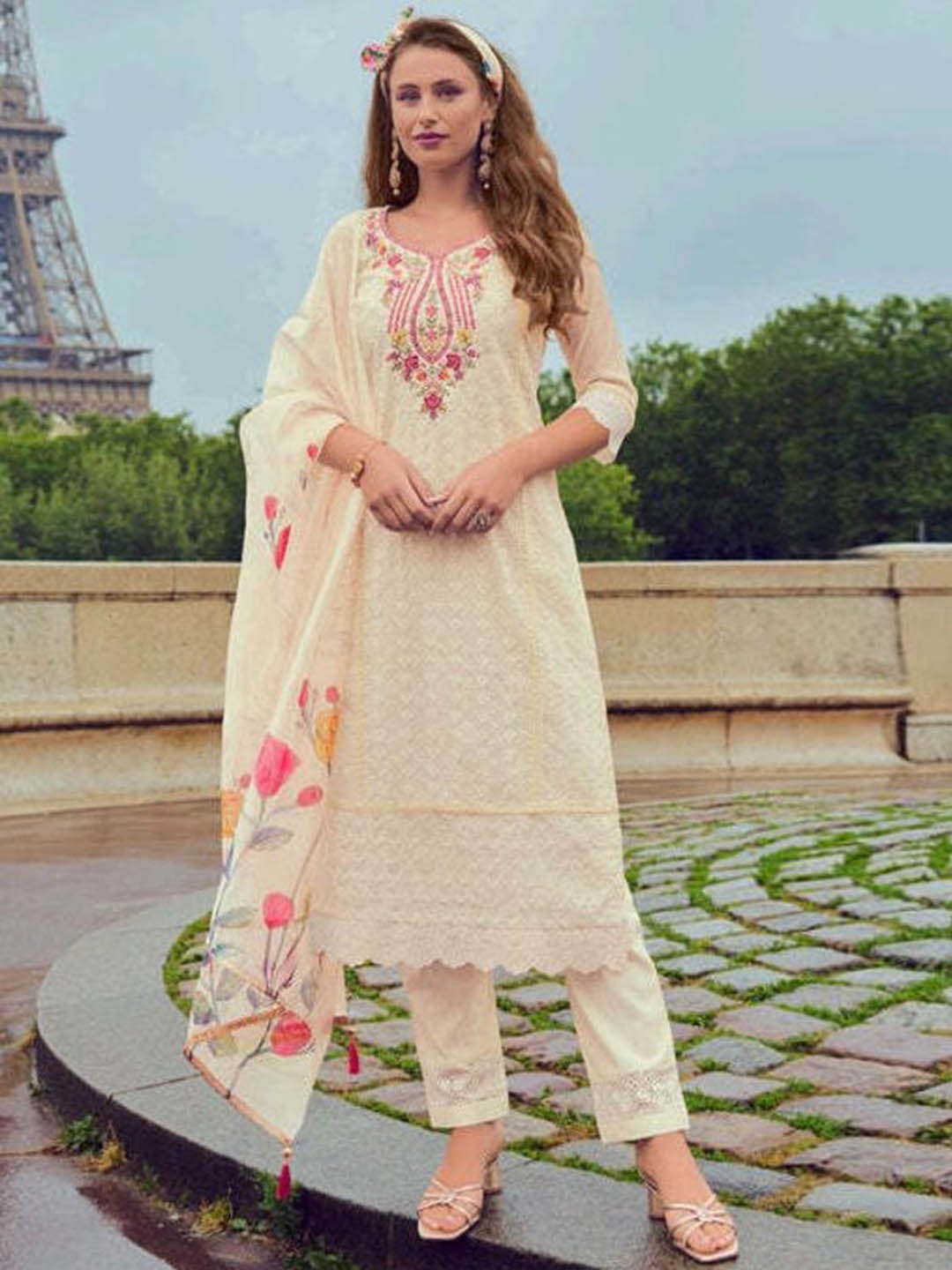

REET MAHAL Floral Embroidered Notch Neck Sequinned Straight Kurta With Trouser And Dupatta, White