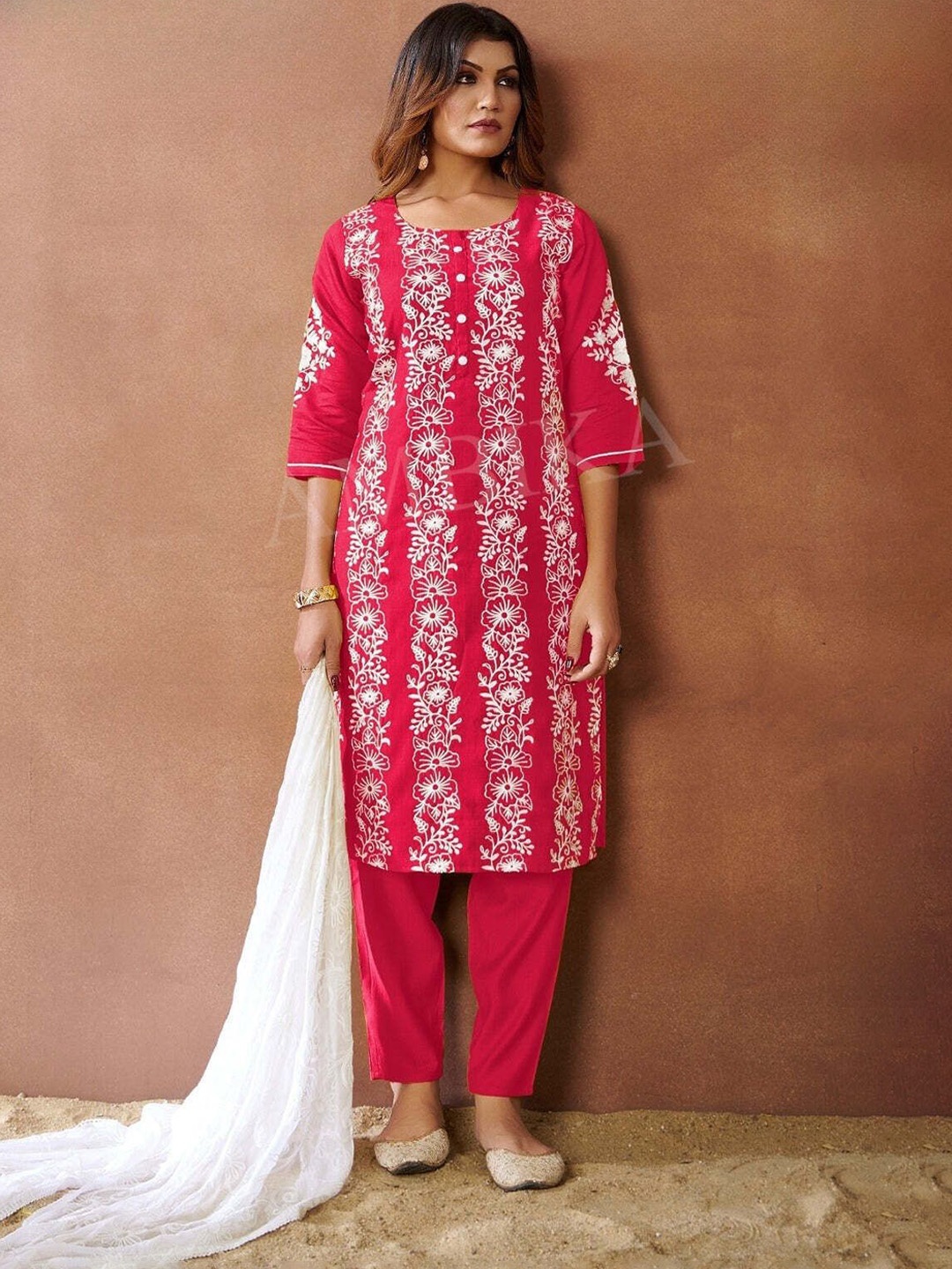 

REET MAHAL Floral Embroidered Round Neck Sequinned Straight Kurta With Trouser And Dupatta, Red