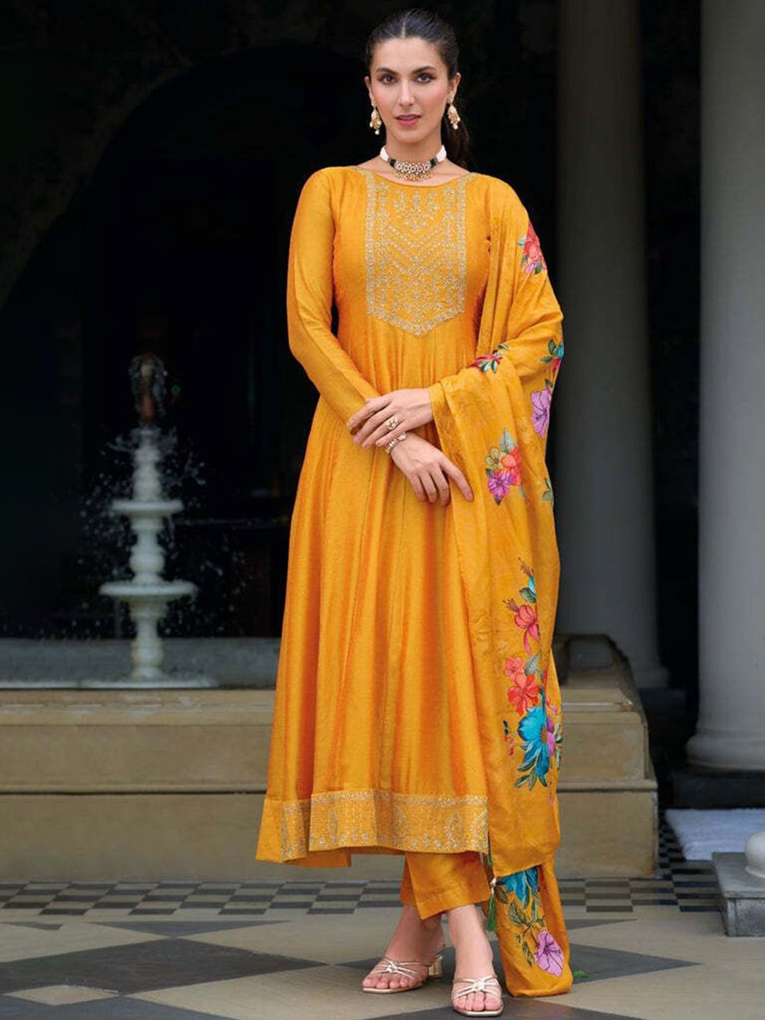

REET MAHAL Floral Embroidered Round Neck Sequinned Straight Kurta With Trouser And Dupatta, Orange