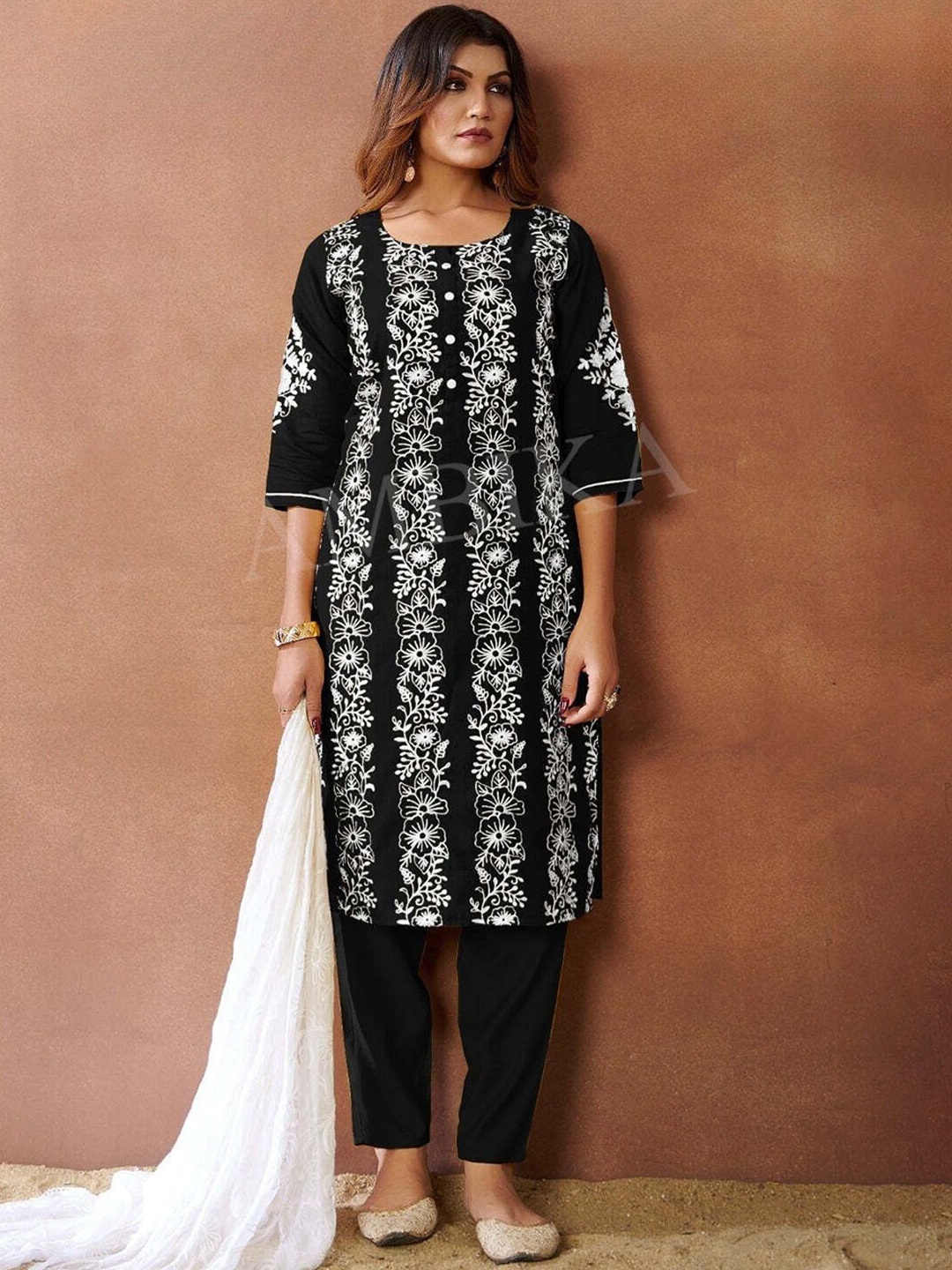 

REET MAHAL Floral Embroidered Round Neck Sequinned Straight Kurta With Trouser And Dupatta, Black