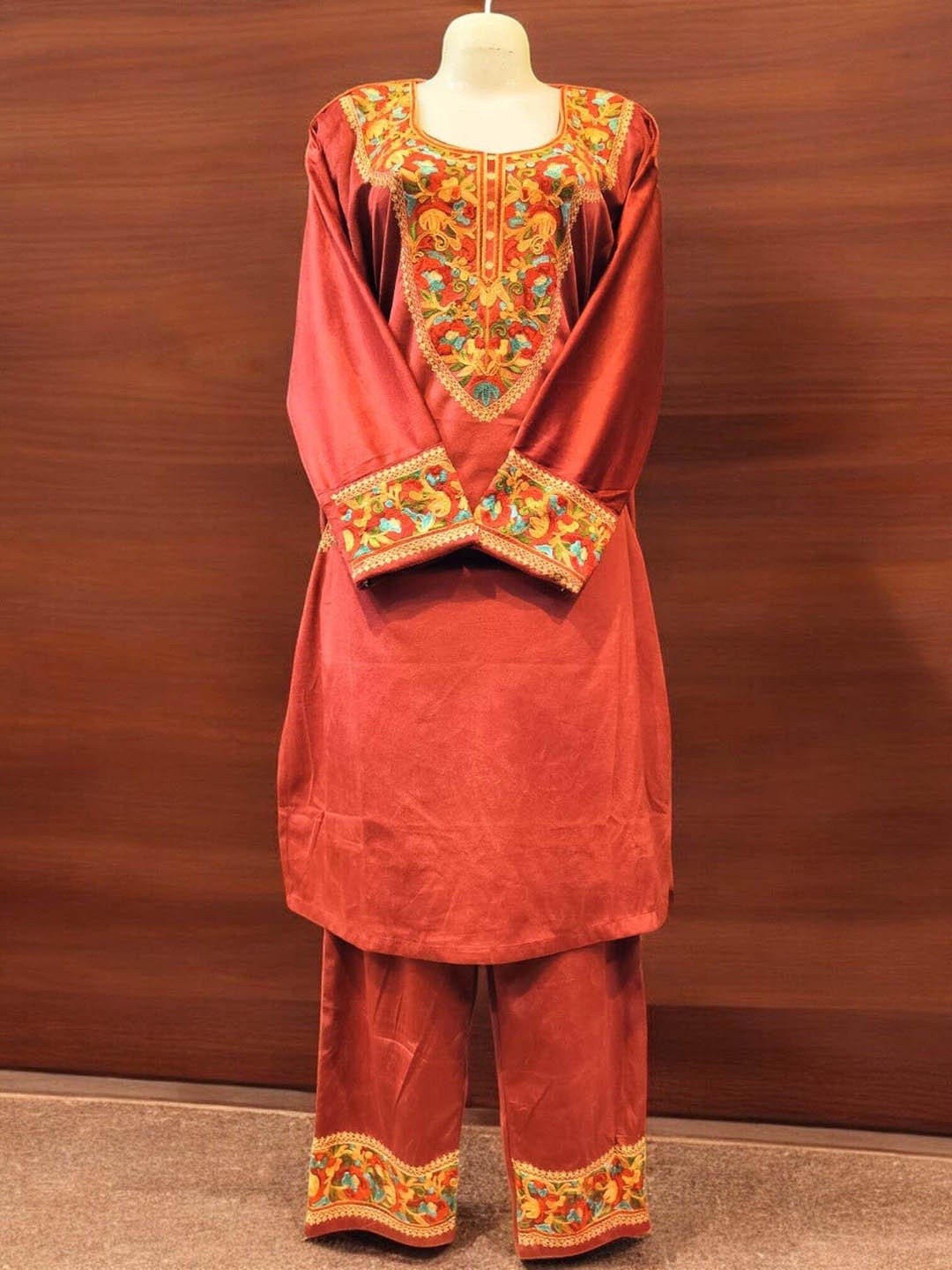

REET MAHAL Floral Embroidered Square Neck Sequinned Straight Kurta With Trouser, Red