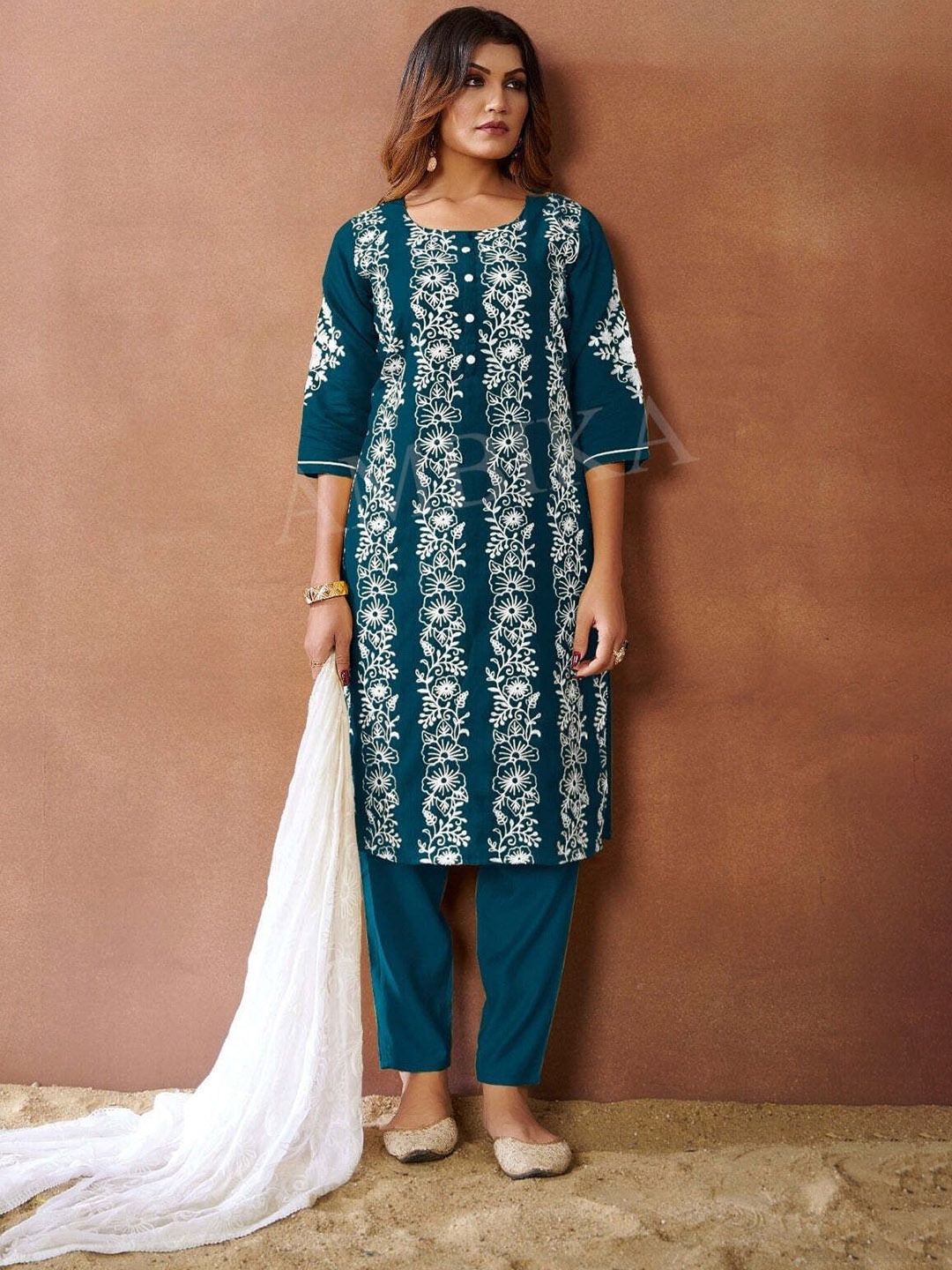 

REET MAHAL Floral Embroidered Round Neck Sequinned Straight Kurta With Trouser And Dupatta, Blue