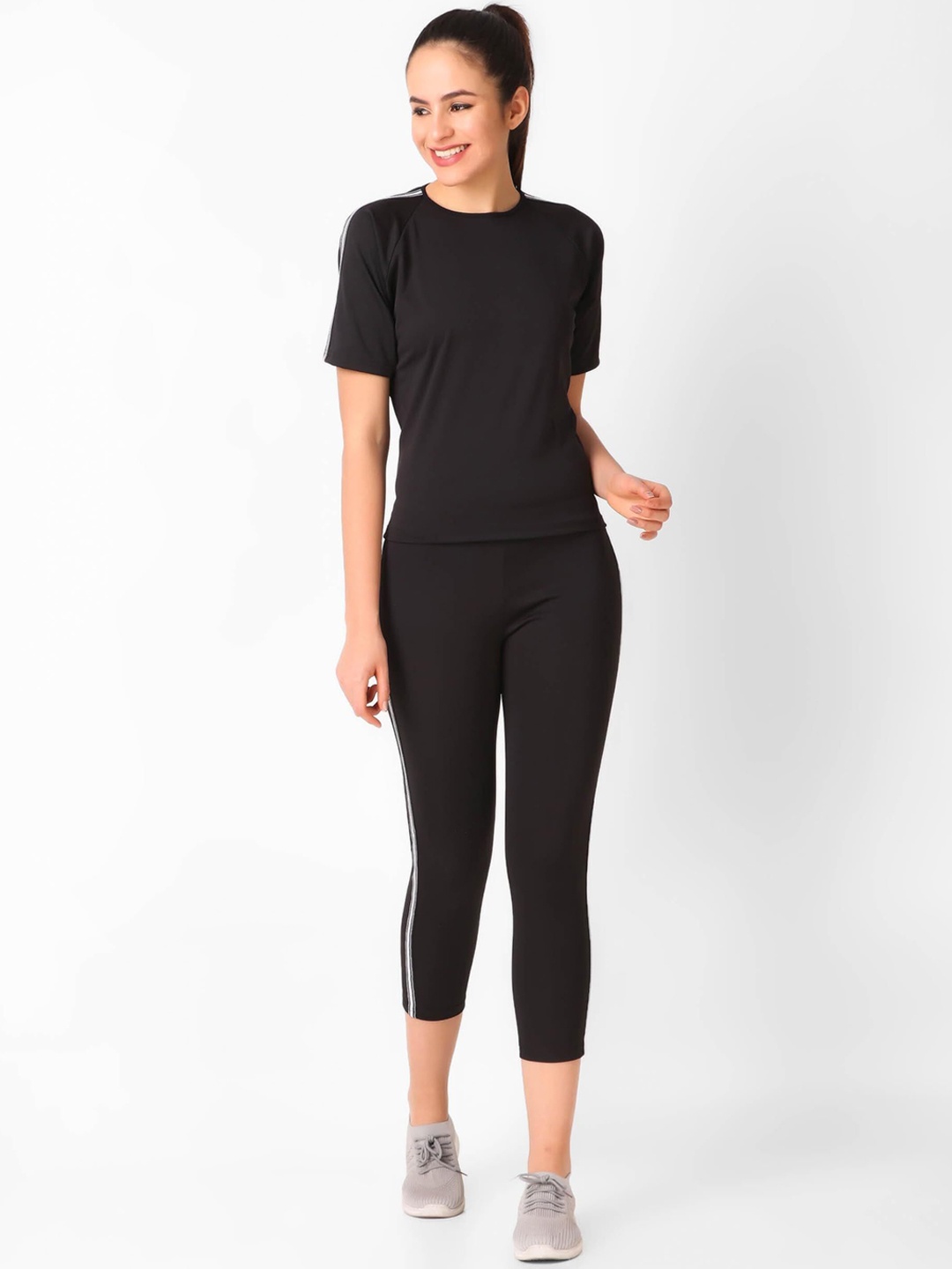 

BENZOS Round Neck T-Shirt With Capris, Black