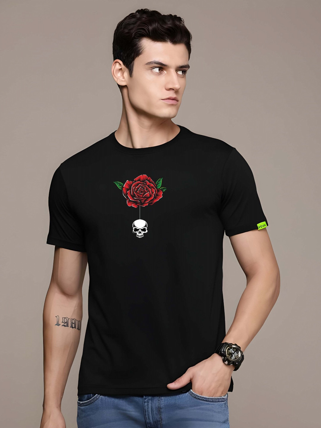 

BOWLIFESTYLE Men Graphic Printed Round Neck Pure Cotton T-shirt, Black