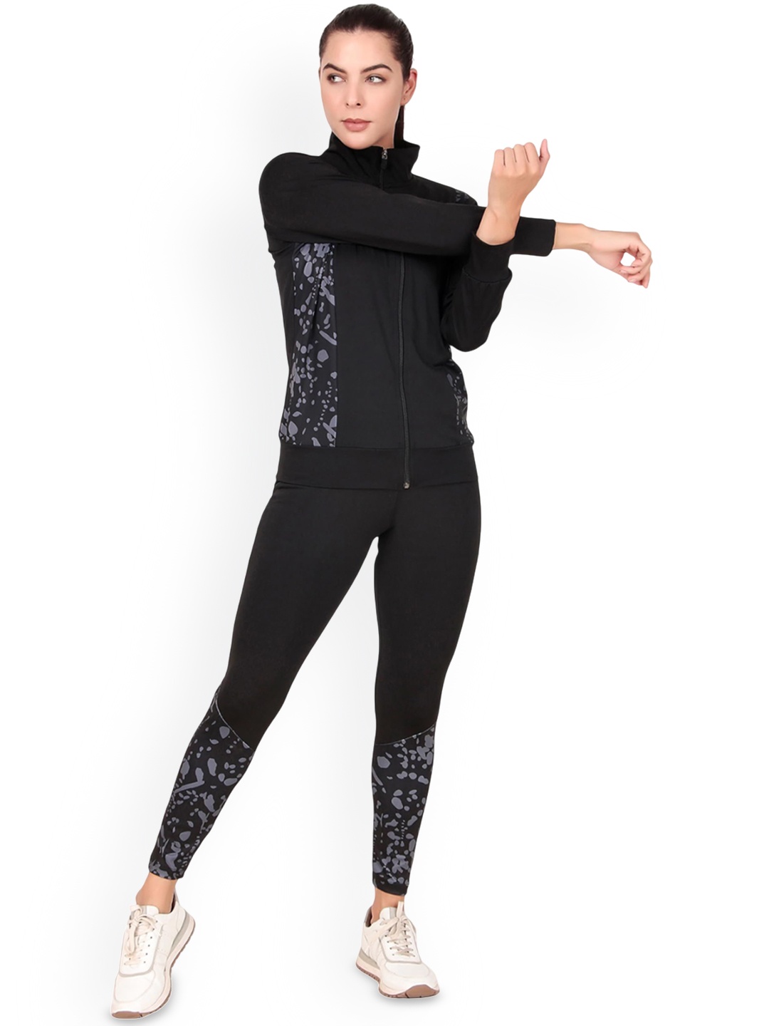 

BENZOS Women Printed Tracksuit, Black