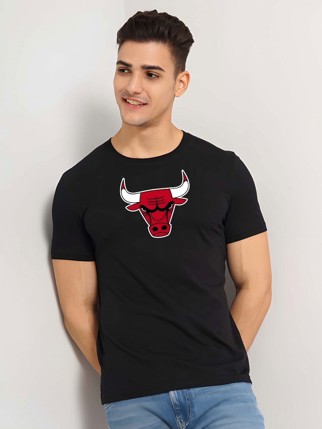 

BOWLIFESTYLE Men Graphic Printed Round Neck Pure Cotton T-shirt, Black