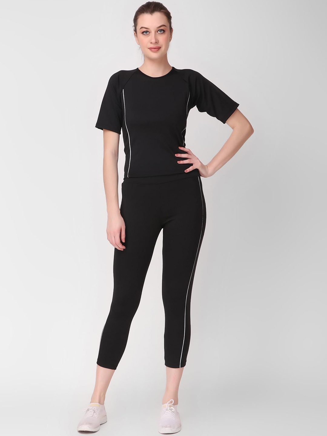 

BENZOS Short Sleeves Round Neck T-Shirt With Capris, Black