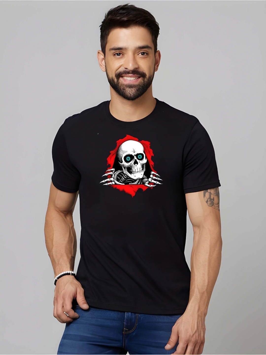 

BOWLIFESTYLE Men Graphic Printed Round Neck Pure Cotton T-shirt, Black