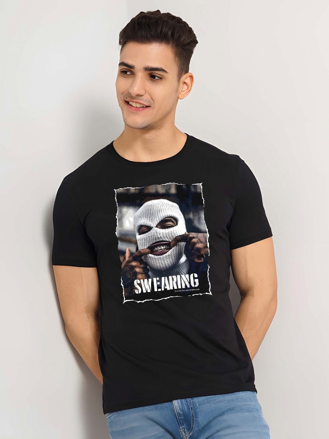 

BOWLIFESTYLE Men Graphic Printed Round Neck Pure Cotton T-shirt, Black