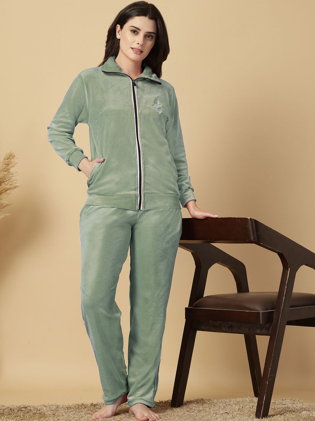 

FABINALIV Women Velvet Night suit, Green