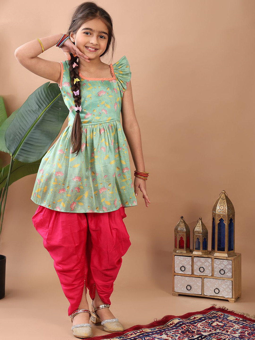 

Here&Now X Kinder Kids Girls Floral Printed Sleeveless Anarkali Kurta With Dhoti Pant, Green