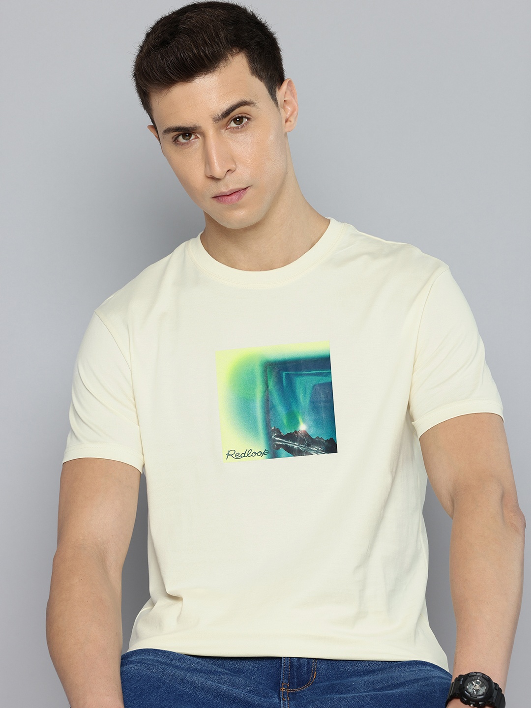 

Levis Graphic Printed Pure Cotton Slim Fit T-shirt, Off white