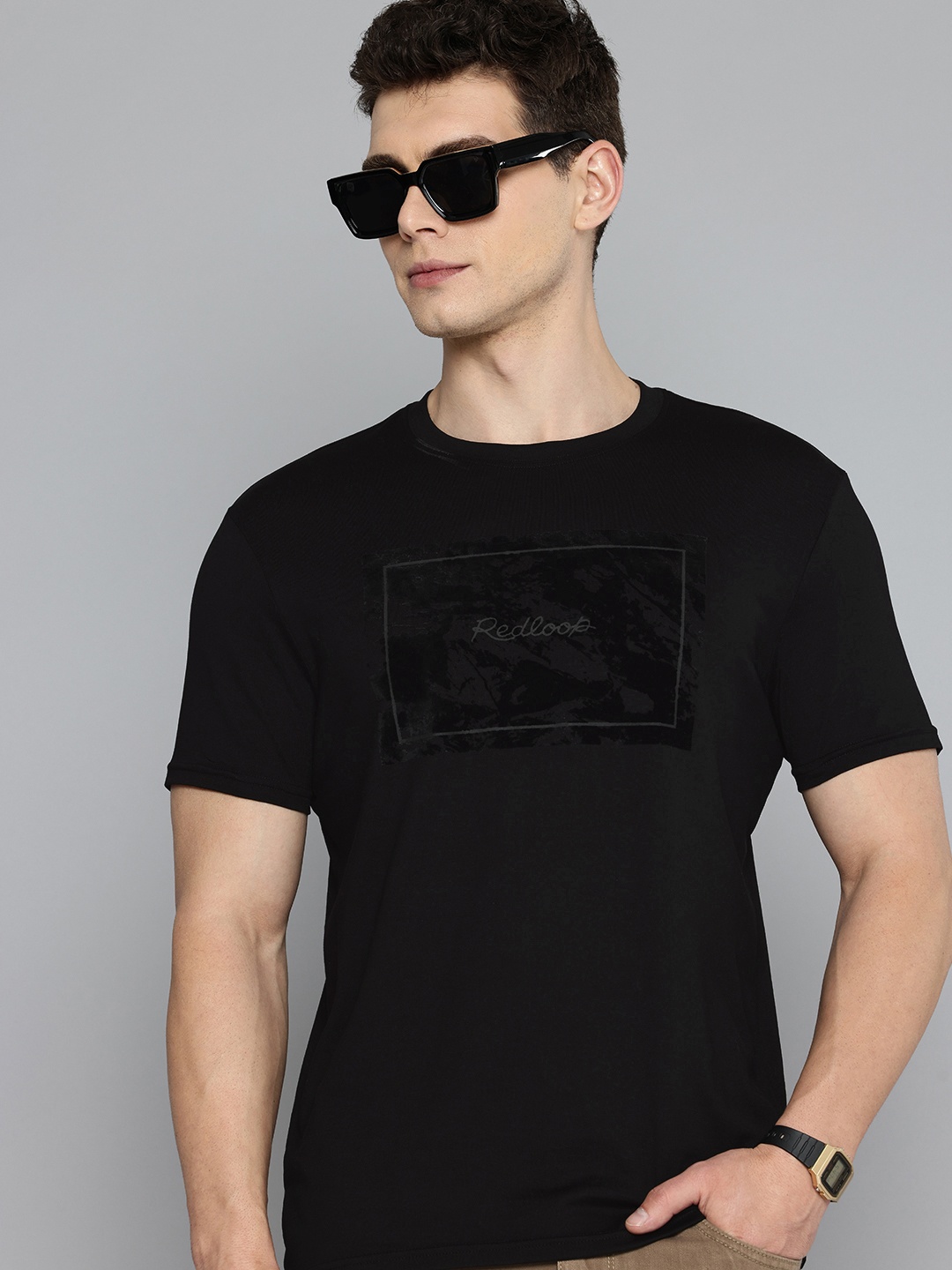 

Levis Typography Printed Pure Cotton Slim Fit T-shirt, Black