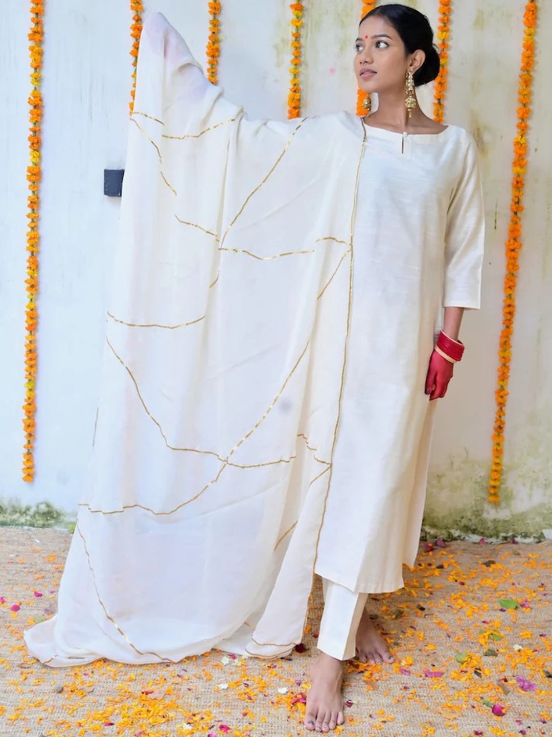 

Mera Rang Boat Neck Straight Kurta With Pyjamas With Dupatta, Off white