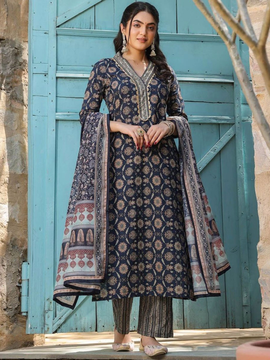 

all about you Blue Floral Printed V-Neck Straight Kurta With Trousers & Dupatta