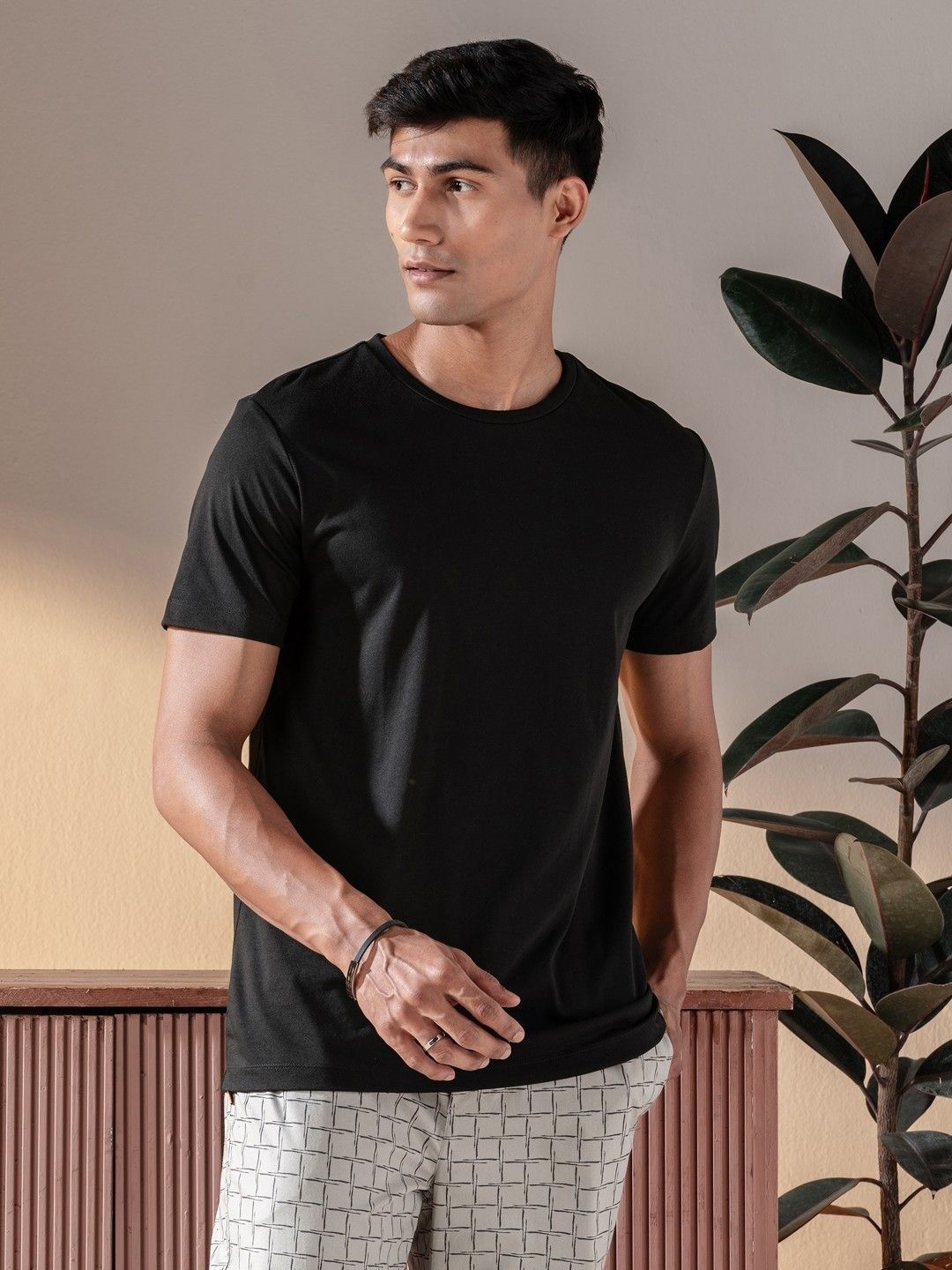 

GET GOLF Men Solid Round Neck Cotton T-shirt, Black