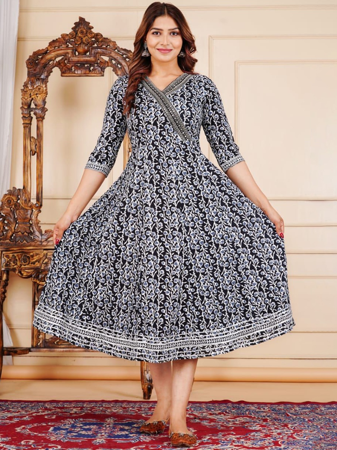 

Divsy Fashion Ethnic Motifs Printed Zari Anarkali Kurta, Black